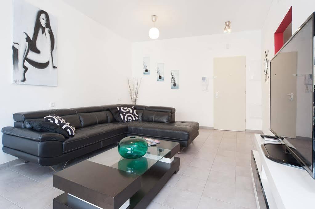 Stunning 2Br Apt W Balcony In City Center By Sea N' Rent Tel Aviv-Jaffa Exterior foto